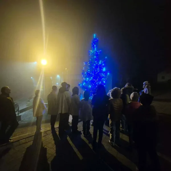 Wspólne zapalenie choinki - Zdjęcie 3